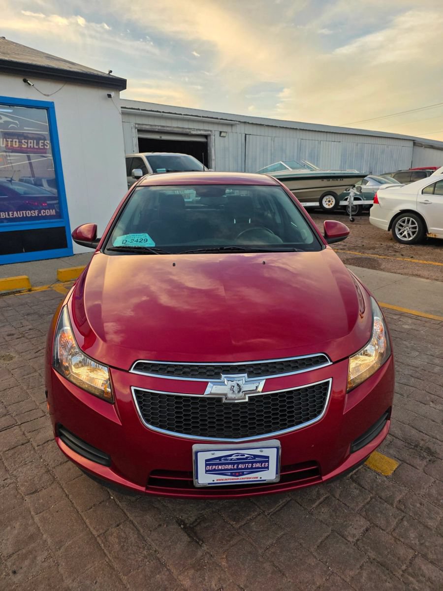 Used 2014 Chevrolet Cruze LT FWD image 2