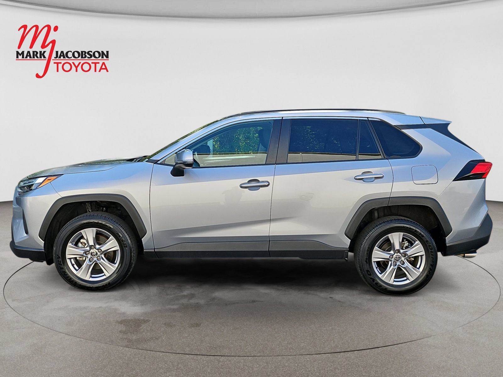 Used 2025 Toyota RAV4 XLE FWD image 15