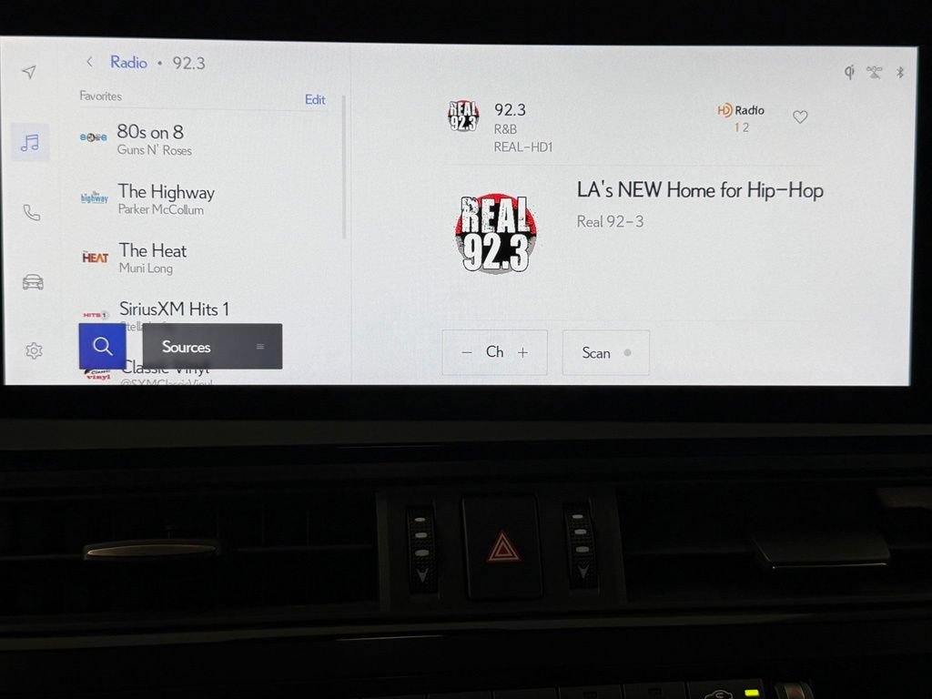 Used 2025 Lexus ES 300h w/ Luxury Package FWD image 35