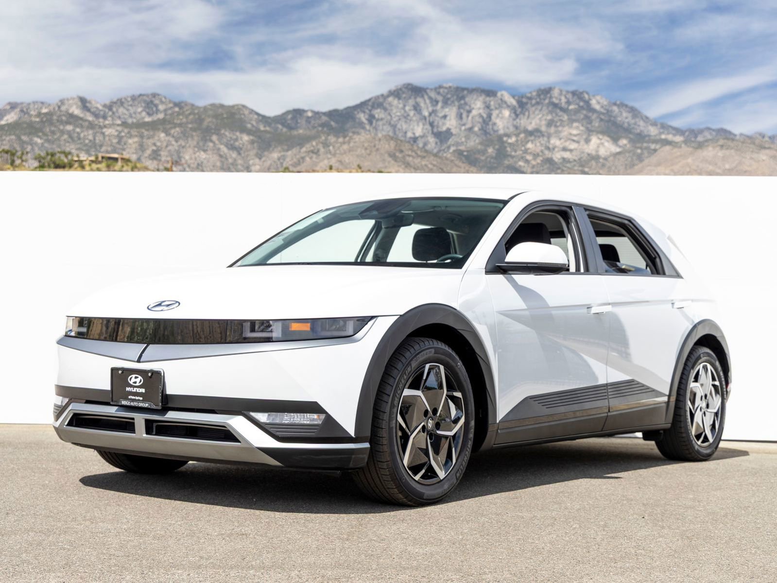 Used 2024 Hyundai Ioniq 5 SE RWD image 1