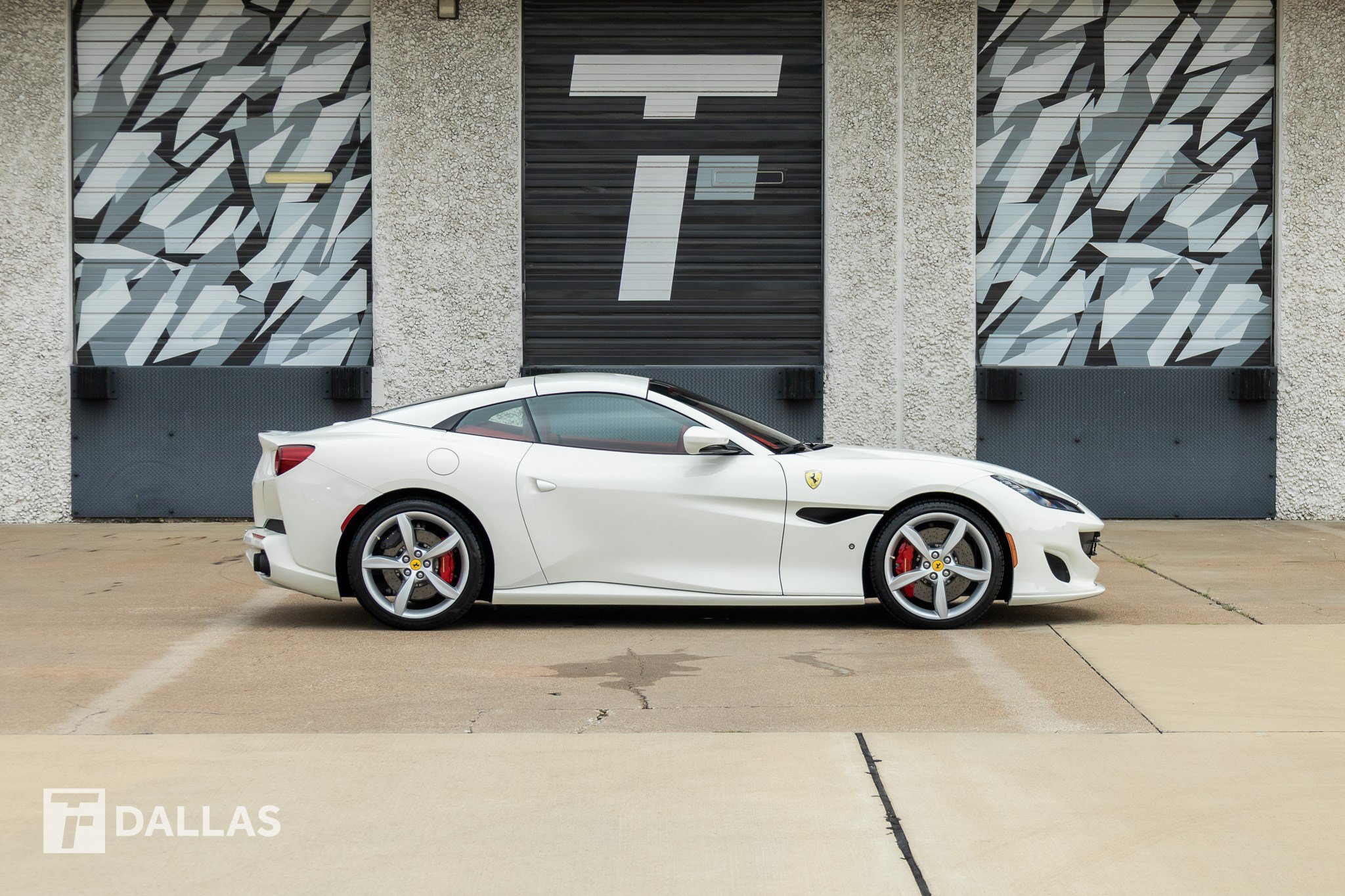 Used 2019 Ferrari Portofino RWD image 17