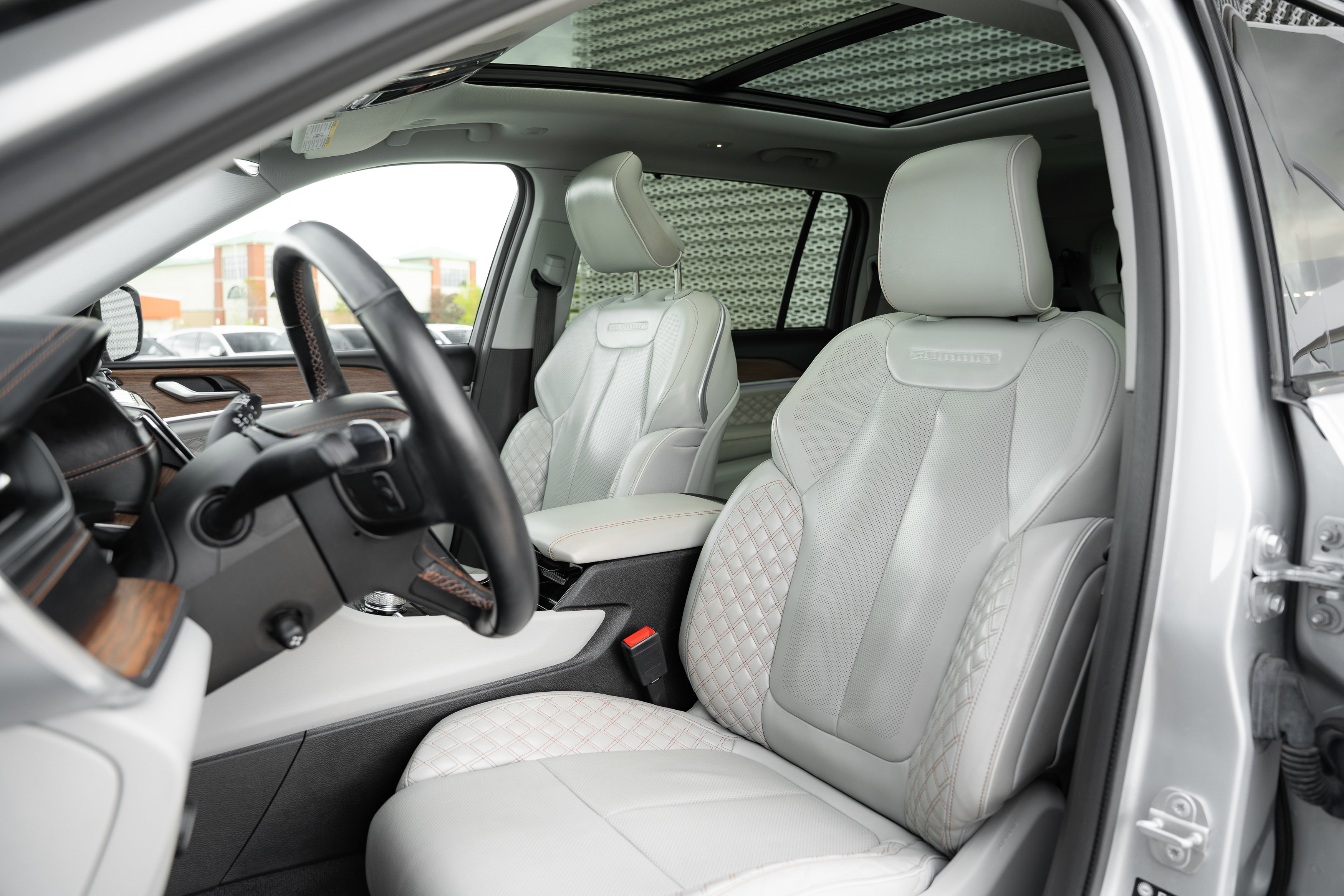 Used 2021 Jeep Grand Cherokee L Summit w/ Luxury Tech Group V AWD/4WD image 24