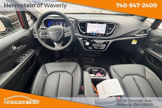 New 2026 Chrysler Pacifica Select image 12