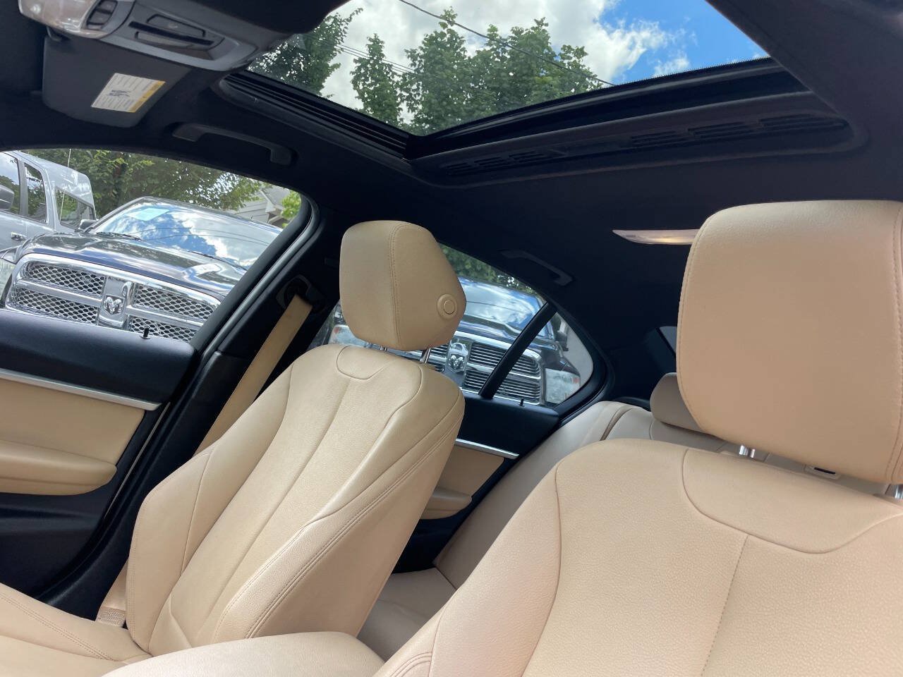 Used 2017 BMW 330i Sedan RWD image 16