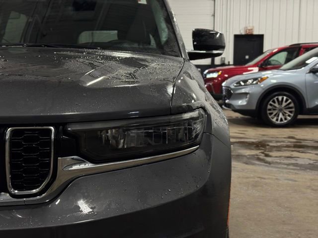 Used 2023 Jeep Grand Cherokee L Limited image 3