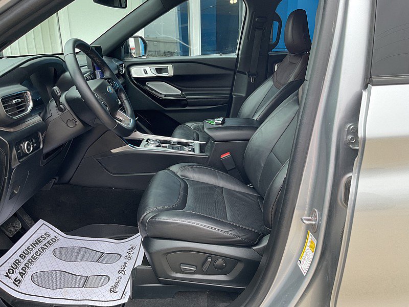 Used 2023 Ford Explorer Platinum w/ Technology Package AWD/4WD image 12