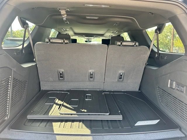 New 2025 Chevrolet Suburban Premier image 9