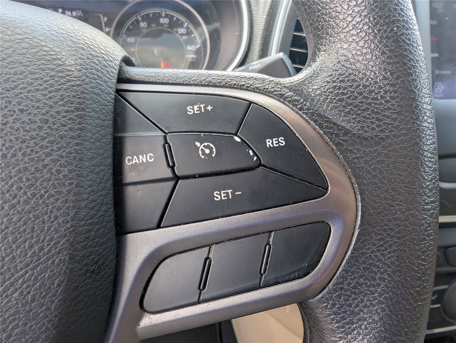 Used 2019 Jeep Cherokee Latitude w/ Popular Appearance Group FWD image 20