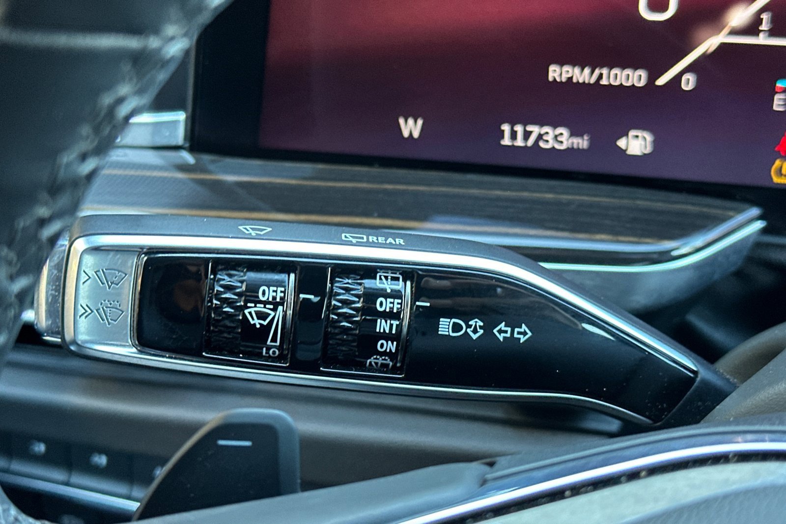 Used 2025 Cadillac Escalade Premium Luxury image 36