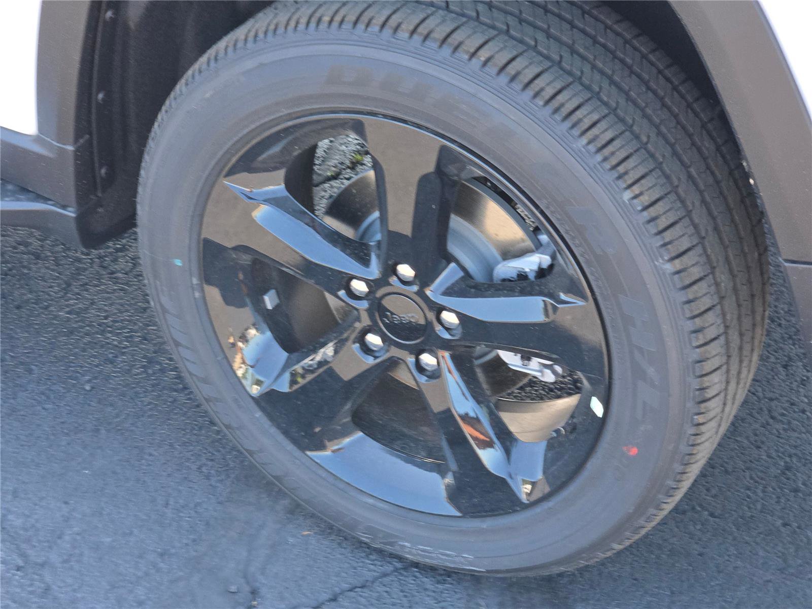 New 2025 Jeep Grand Cherokee Altitude image 18