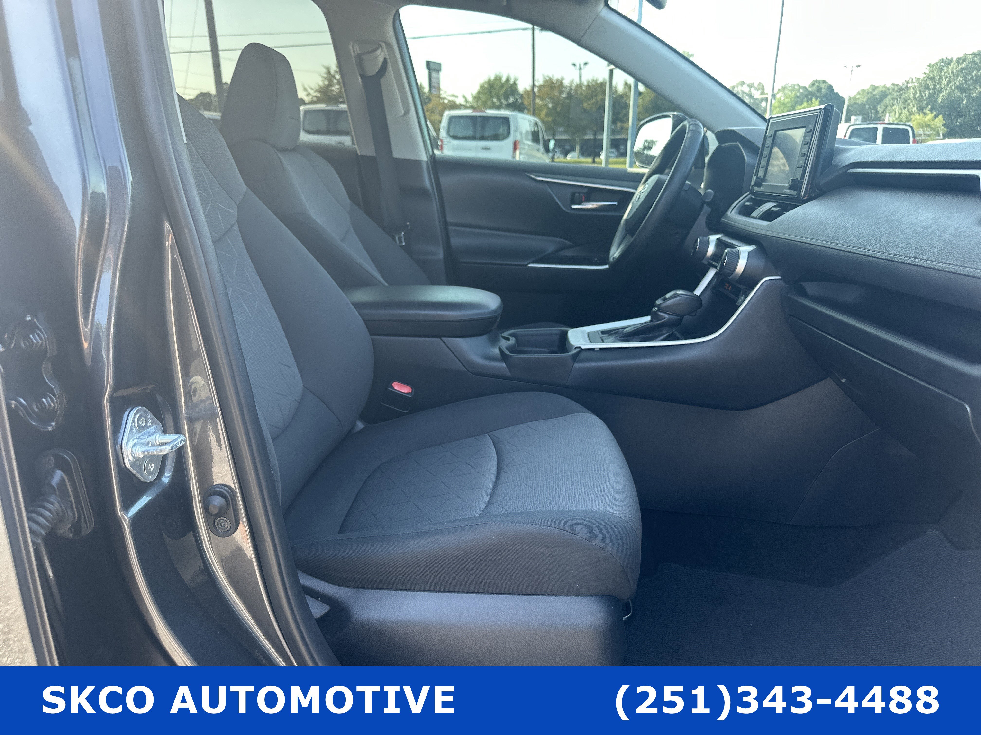 Used 2021 Toyota RAV4 XLE Premium FWD image 12