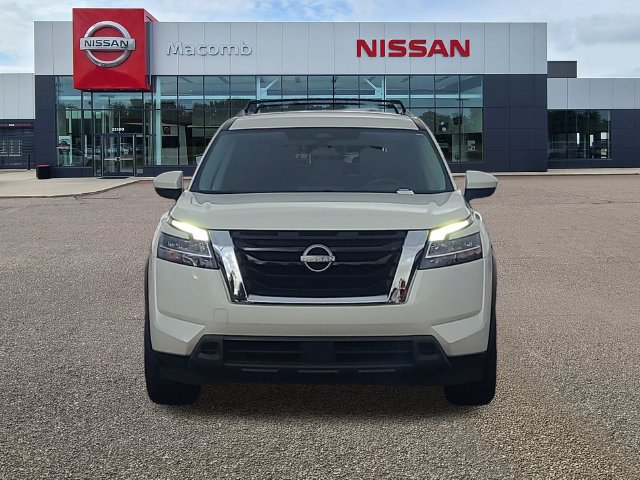 Used 2022 Nissan Pathfinder SV AWD/4WD image 2