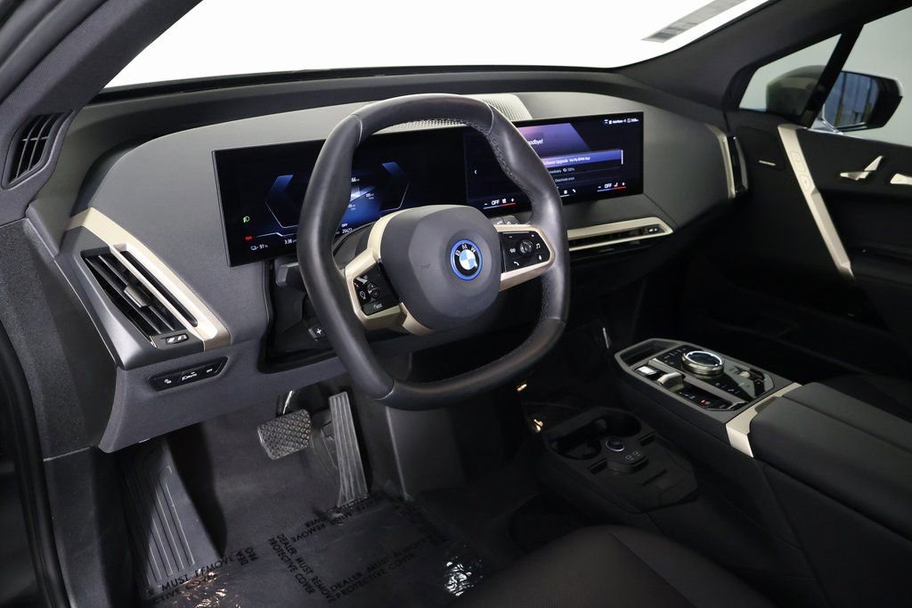 Used 2024 BMW iX xDrive50 w/ Sport Package image 7
