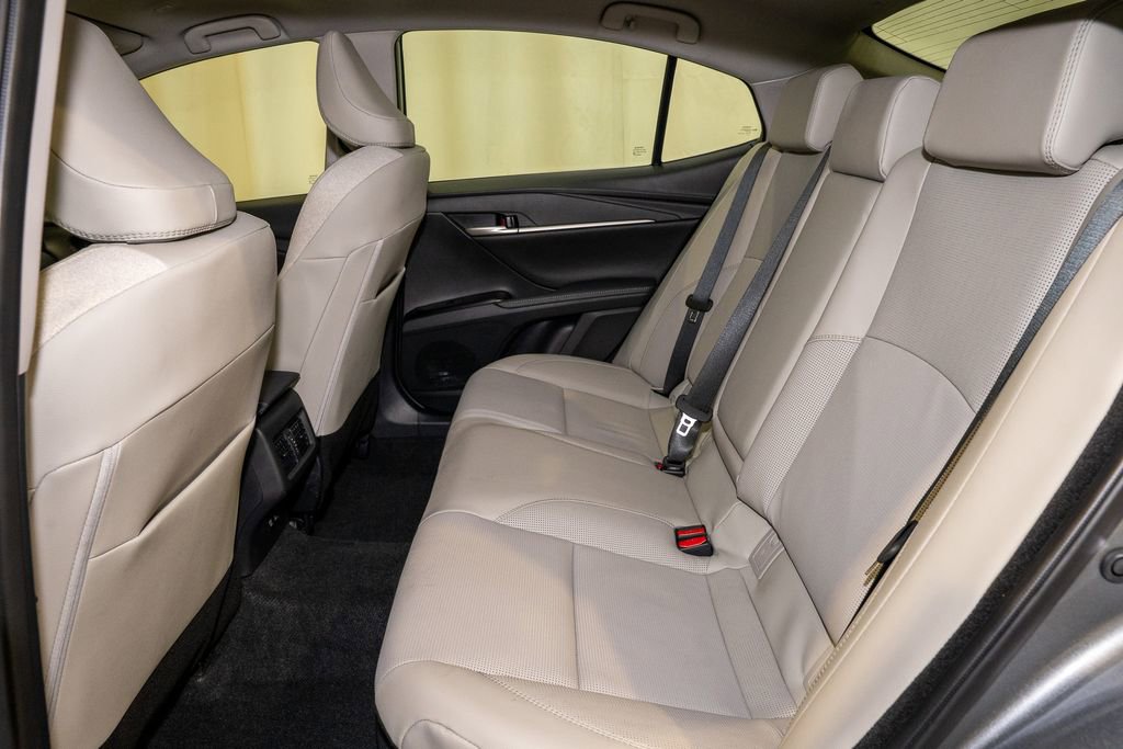 Used 2025 Toyota Camry XLE image 7