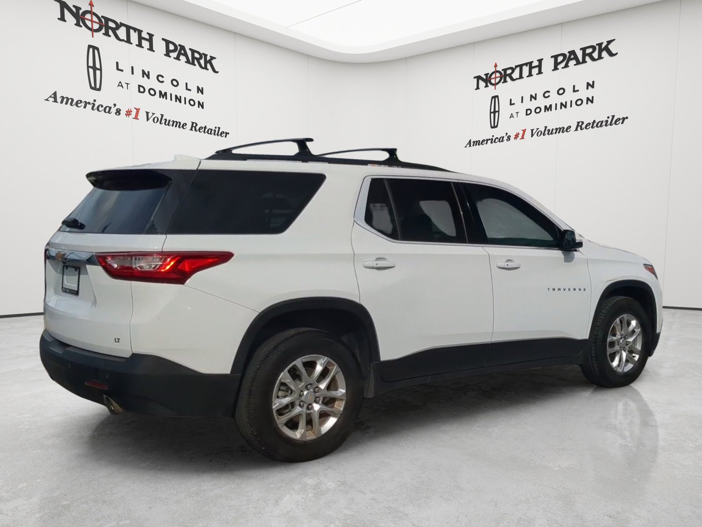 Used 2019 Chevrolet Traverse LT FWD image 5