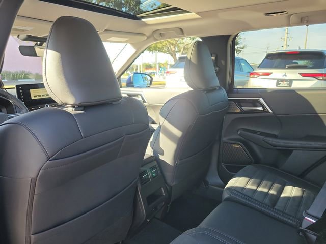New 2026 Mitsubishi Outlander SE image 15