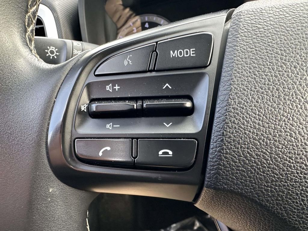Used 2022 Hyundai Venue Limited FWD image 15