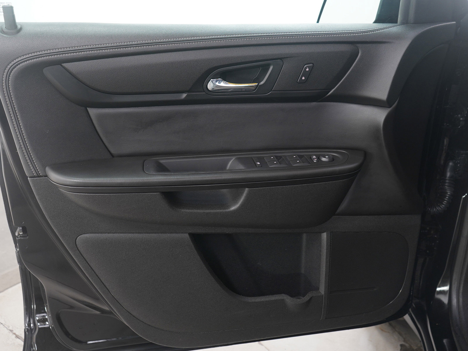 Used 2016 GMC Acadia SLE image 25