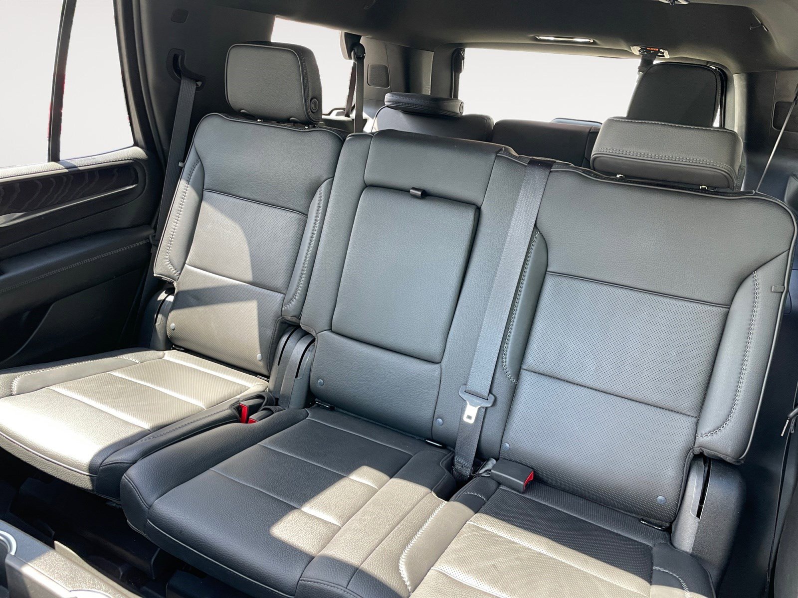 Used 2022 GMC Yukon Denali AWD/4WD image 16