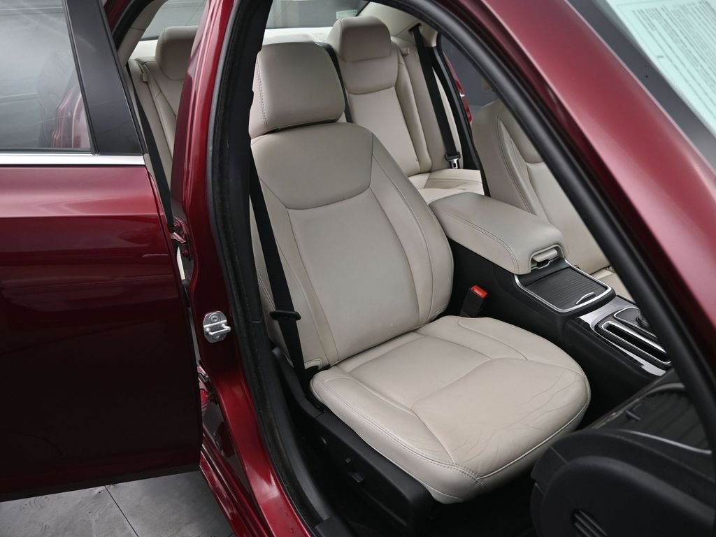 Used 2016 Chrysler 300 Limited image 19
