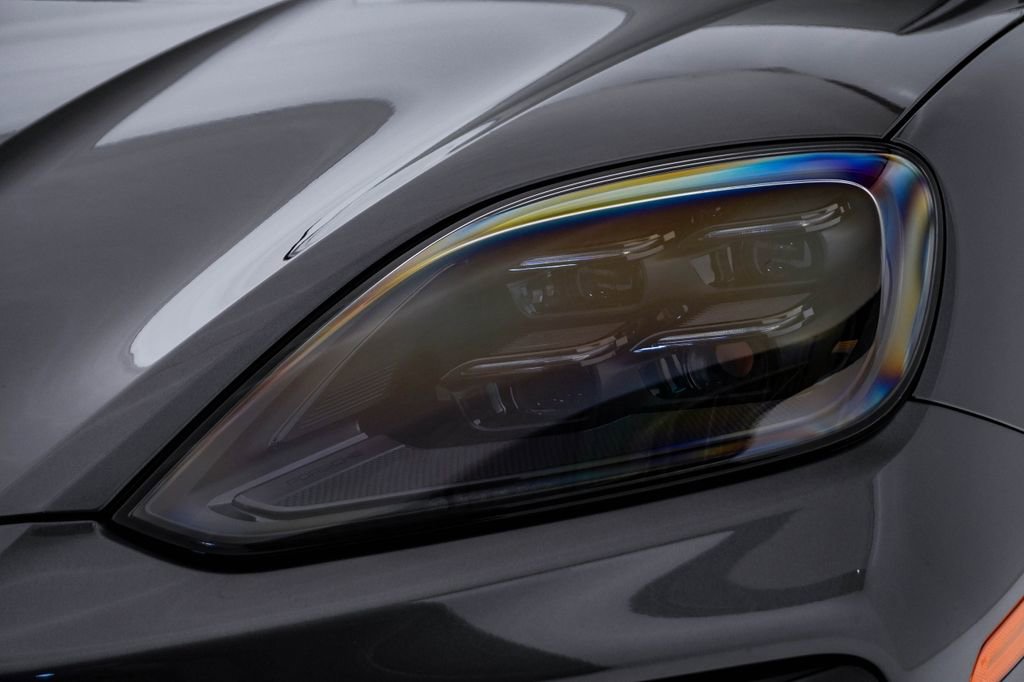 Certified 2025 Porsche Cayenne Coupe image 7