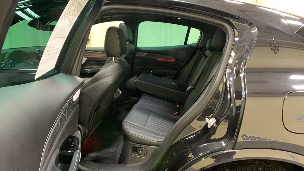 Used 2025 Maserati Grecale Modena image 27