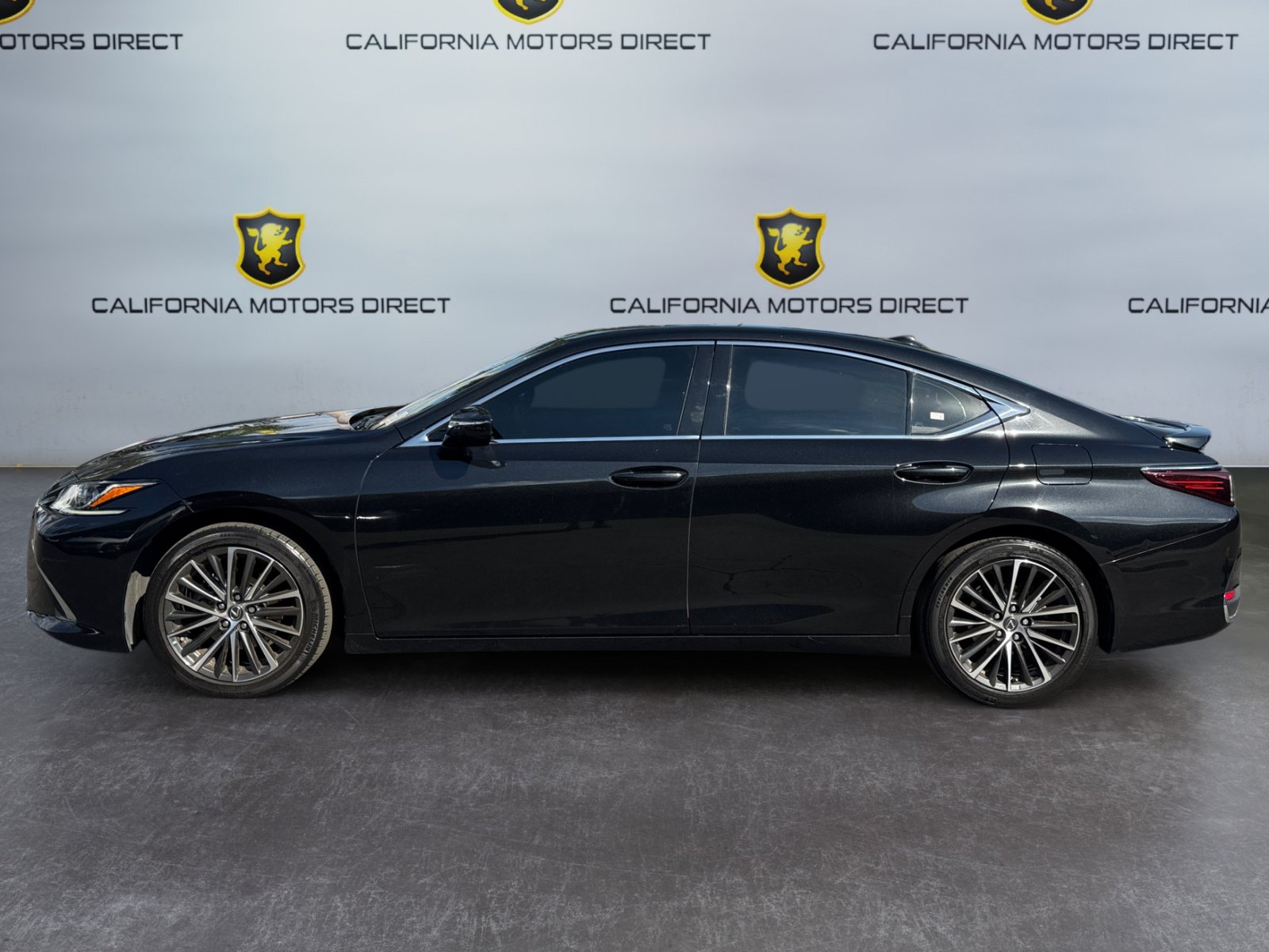 Used 2023 Lexus ES 300h w/ Premium Package FWD image 2