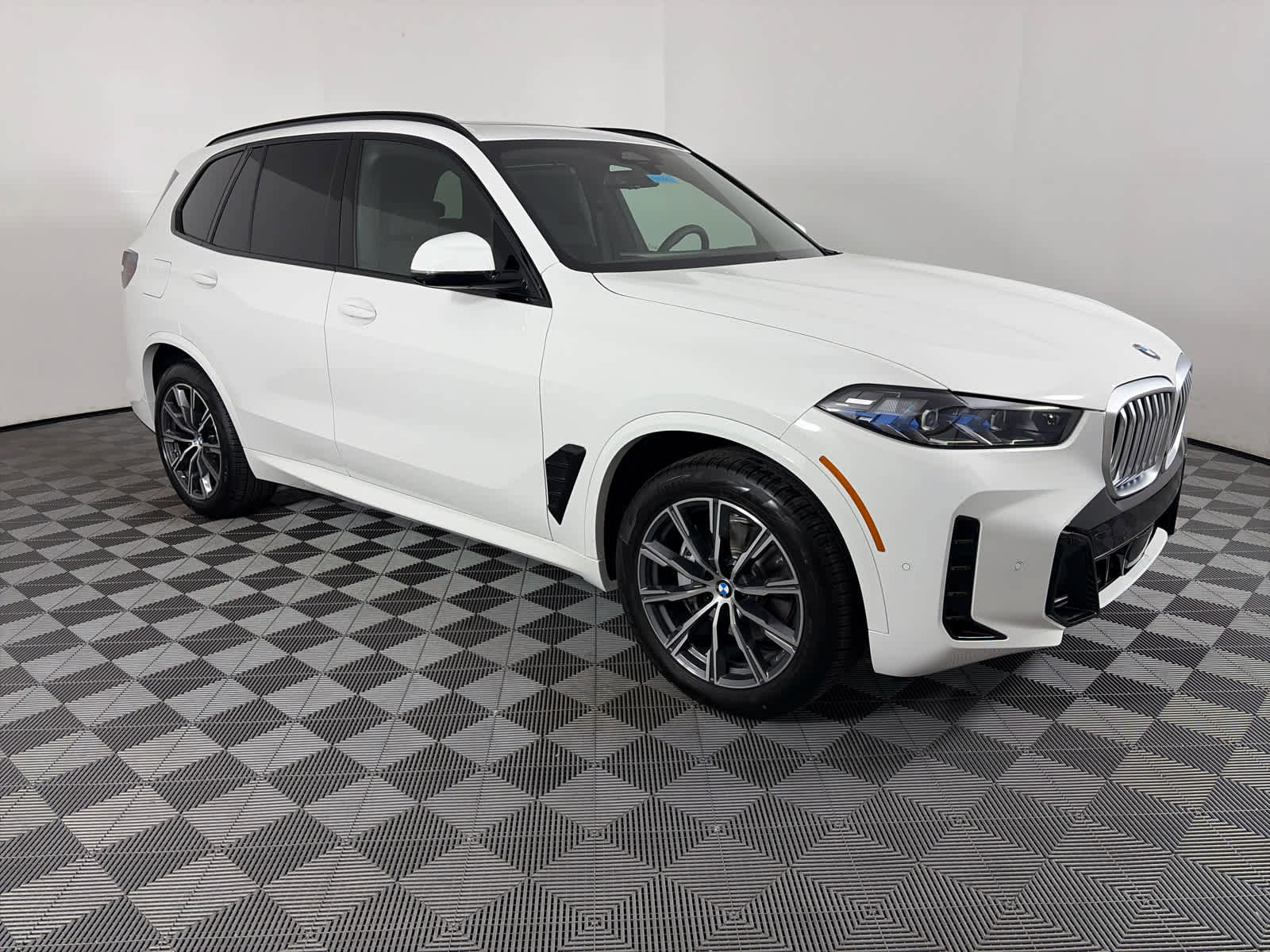 New 2026 BMW X5 sDrive40i w/ M Sport Package image 1