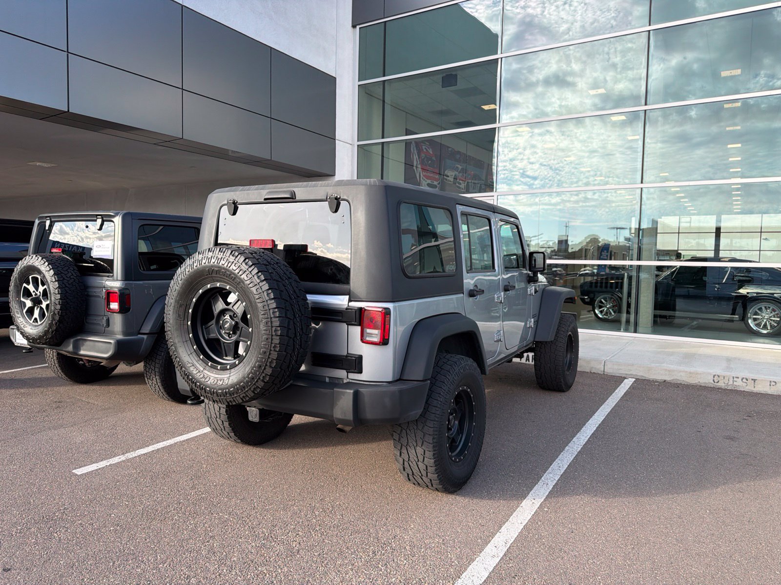Used 2015 Jeep Wrangler Unlimited Sport AWD/4WD image 3