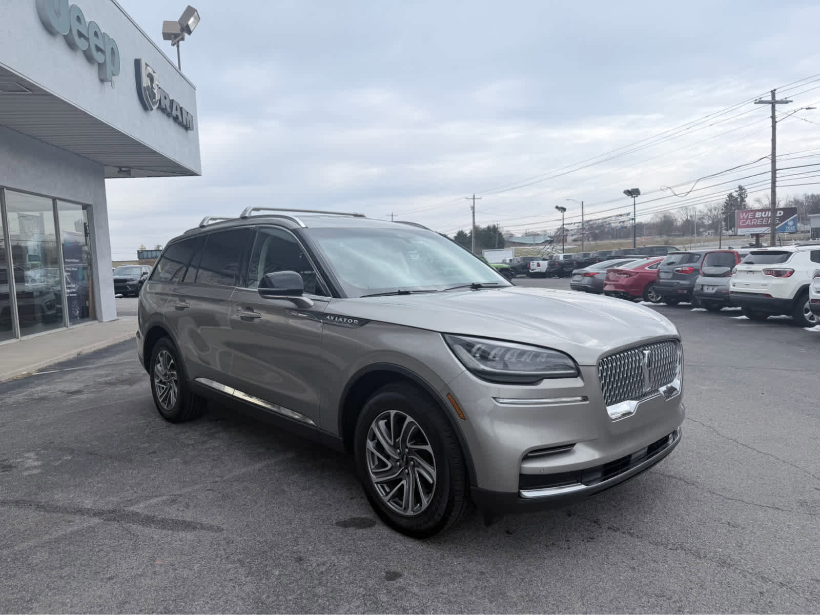 Used 2023 Lincoln Aviator AWD image 4