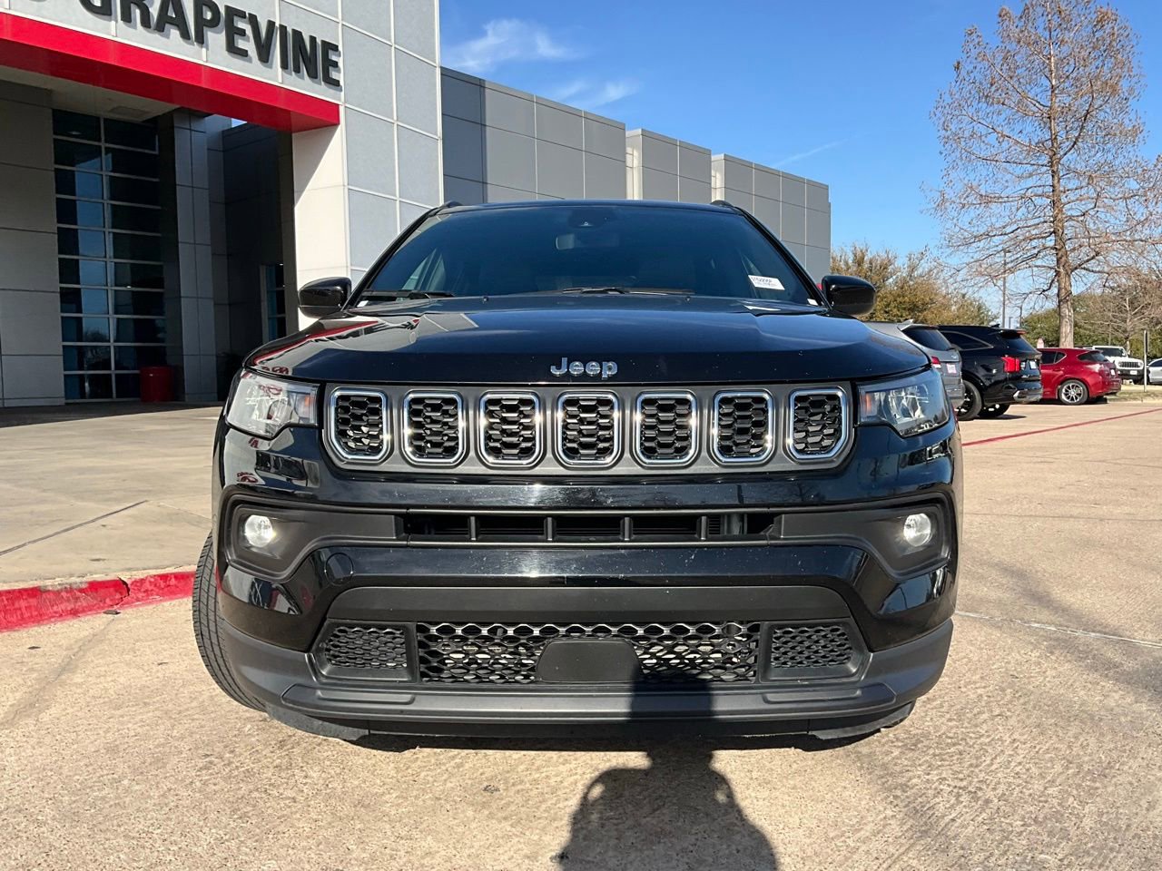 Used 2025 Jeep Compass Latitude image 3