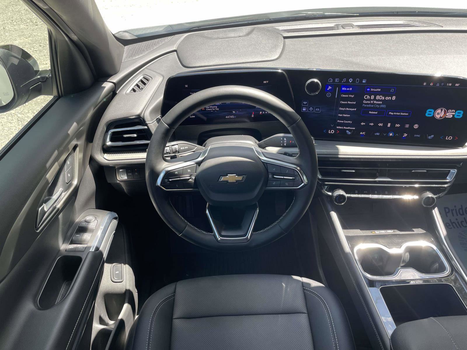 Used 2025 Chevrolet Traverse LT w/ LPO, Floor Liner Package image 2