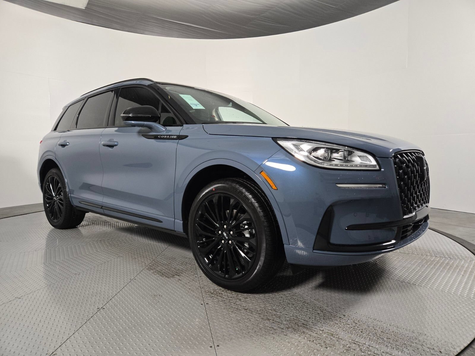 New 2026 Lincoln Corsair Reserve w/ Jet Appearance Package AWD/4WD image 2
