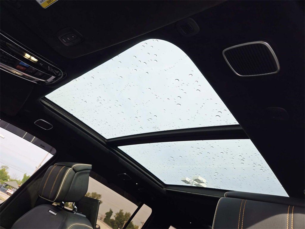 Used 2024 Jeep Grand Wagoneer Series III w/ Rear Seat Video Group 1 image 9