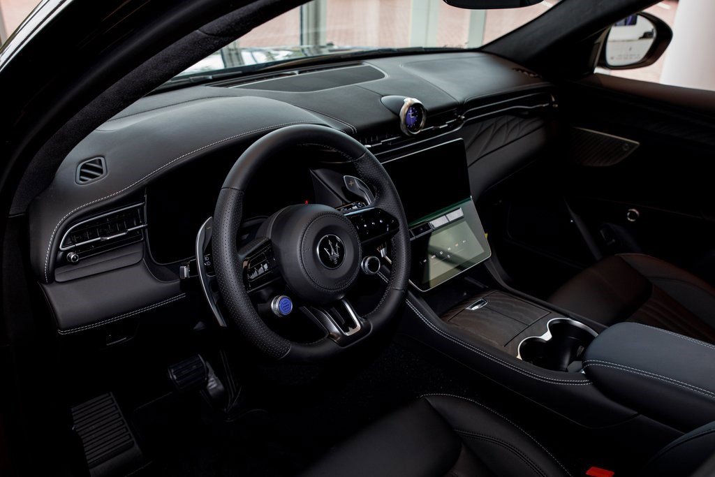 New 2025 Maserati Grecale GT image 19