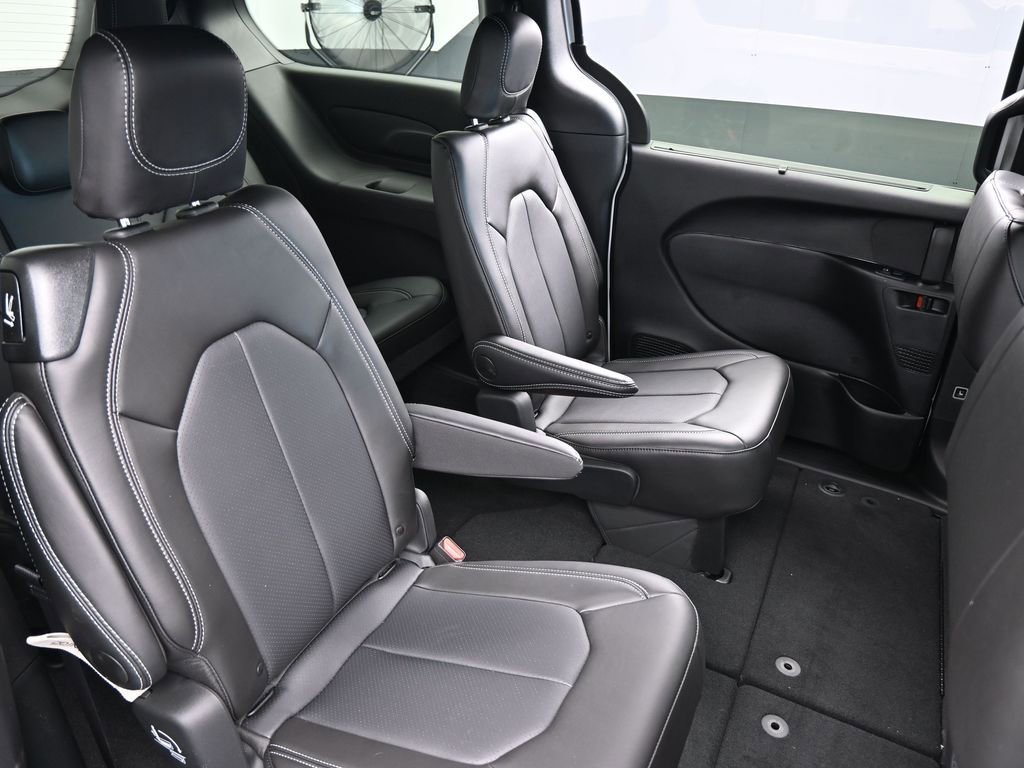 Used 2025 Chrysler Pacifica Select FWD image 38