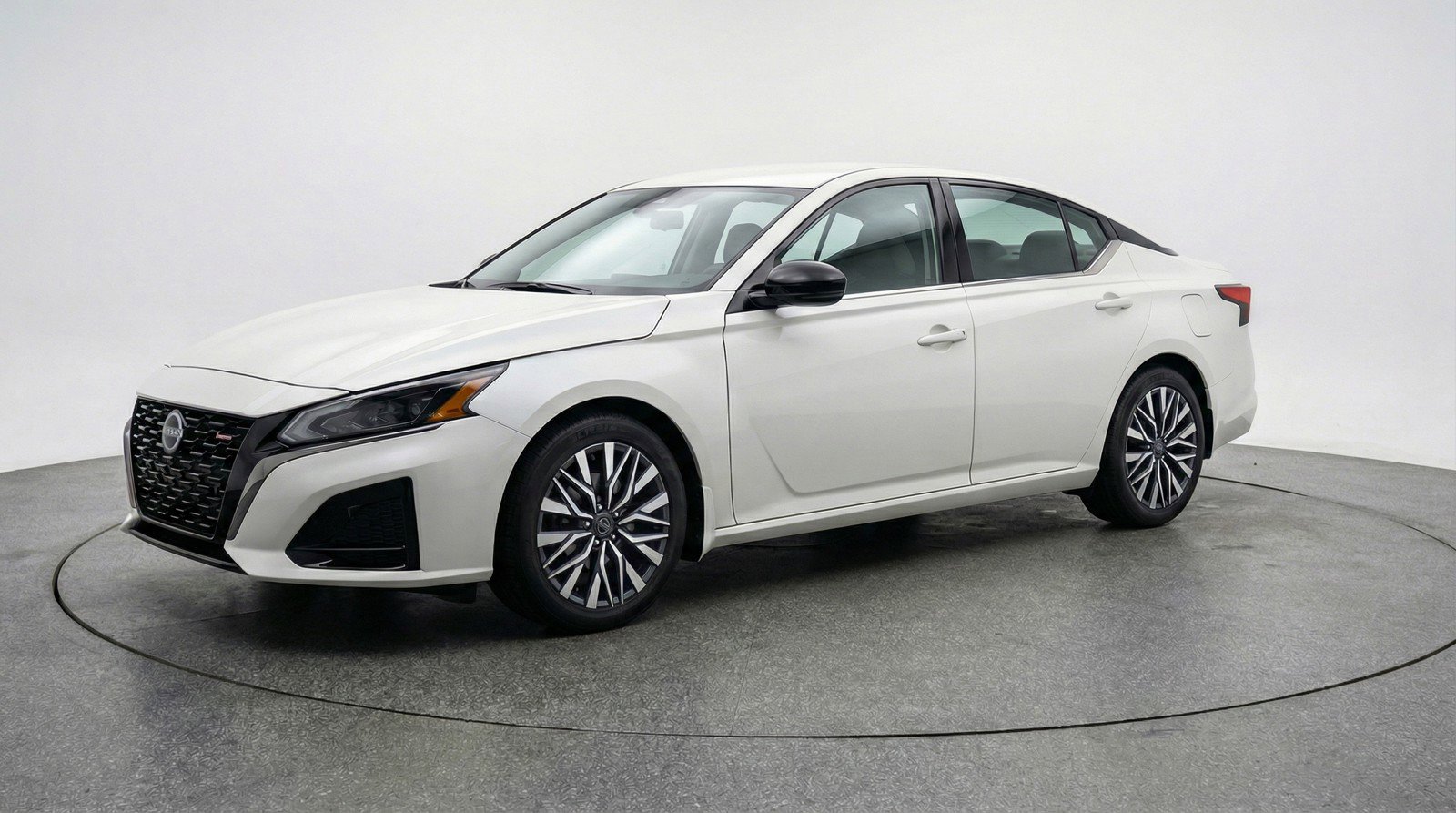 Used 2025 Nissan Altima 2.5 SV FWD image 3