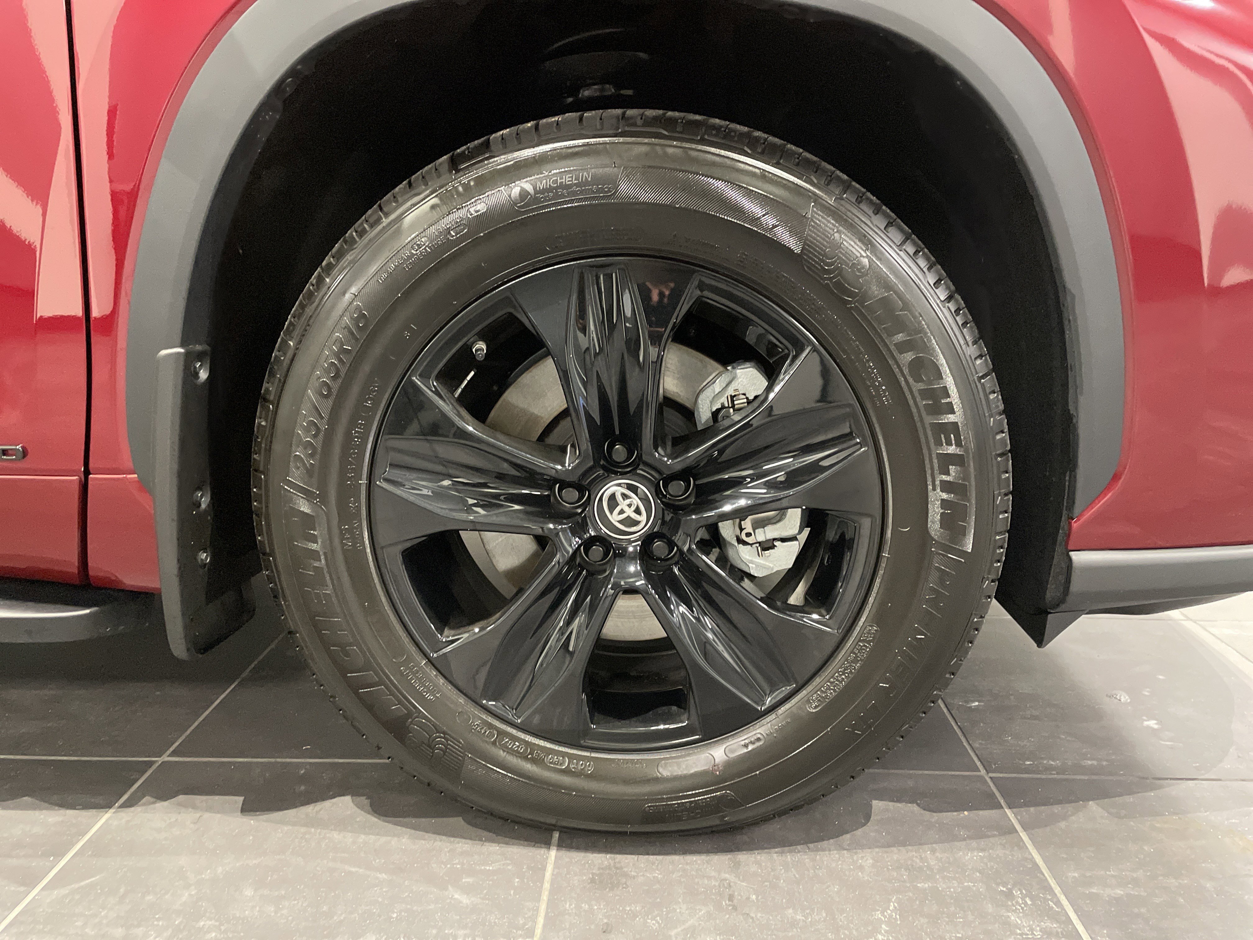 Used 2025 Toyota Highlander XLE image 12