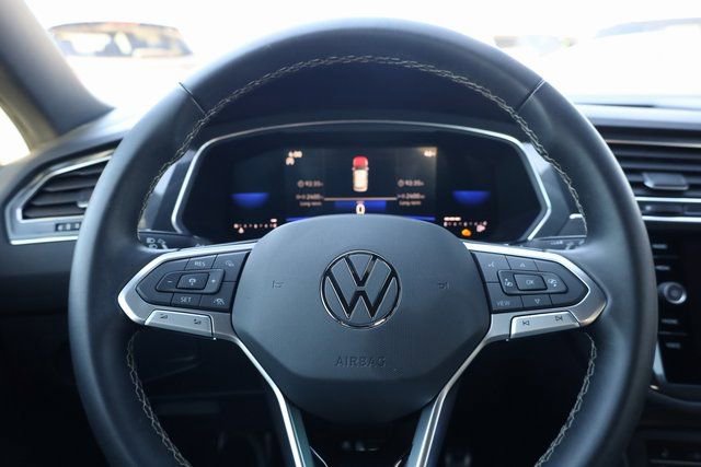 Used 2023 Volkswagen Tiguan SE R-Line image 13