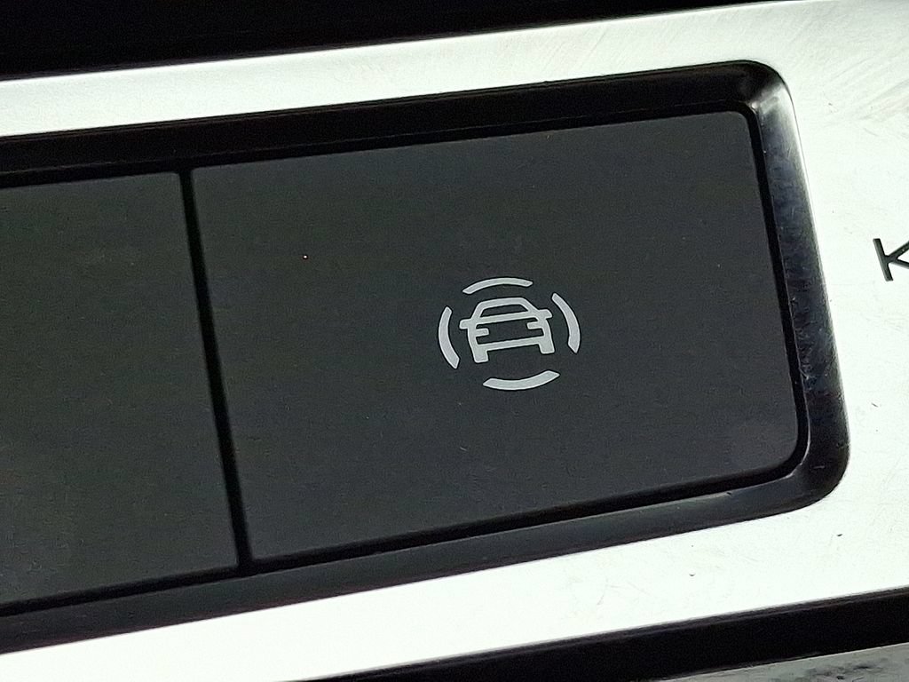 Used 2024 Audi Q8 e-tron Premium AWD/4WD image 28