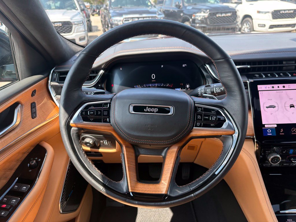Used 2024 Jeep Grand Cherokee L Summit AWD/4WD image 17