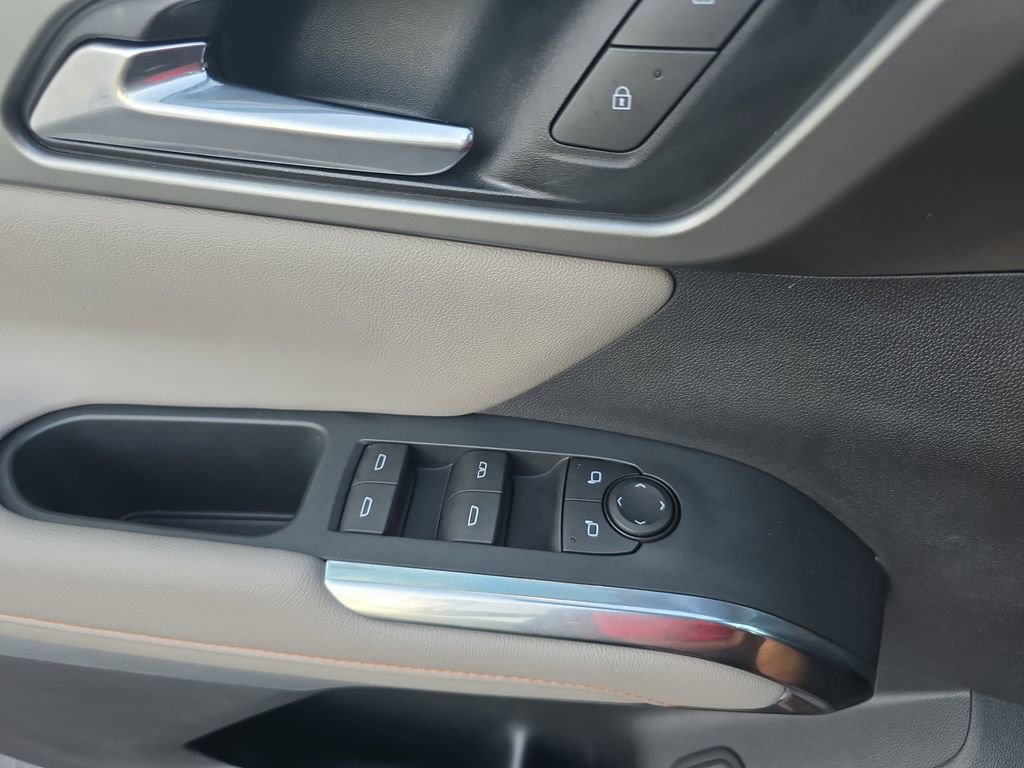 Used 2026 Chevrolet Traverse LT w/ Driver Confidence Package FWD image 29