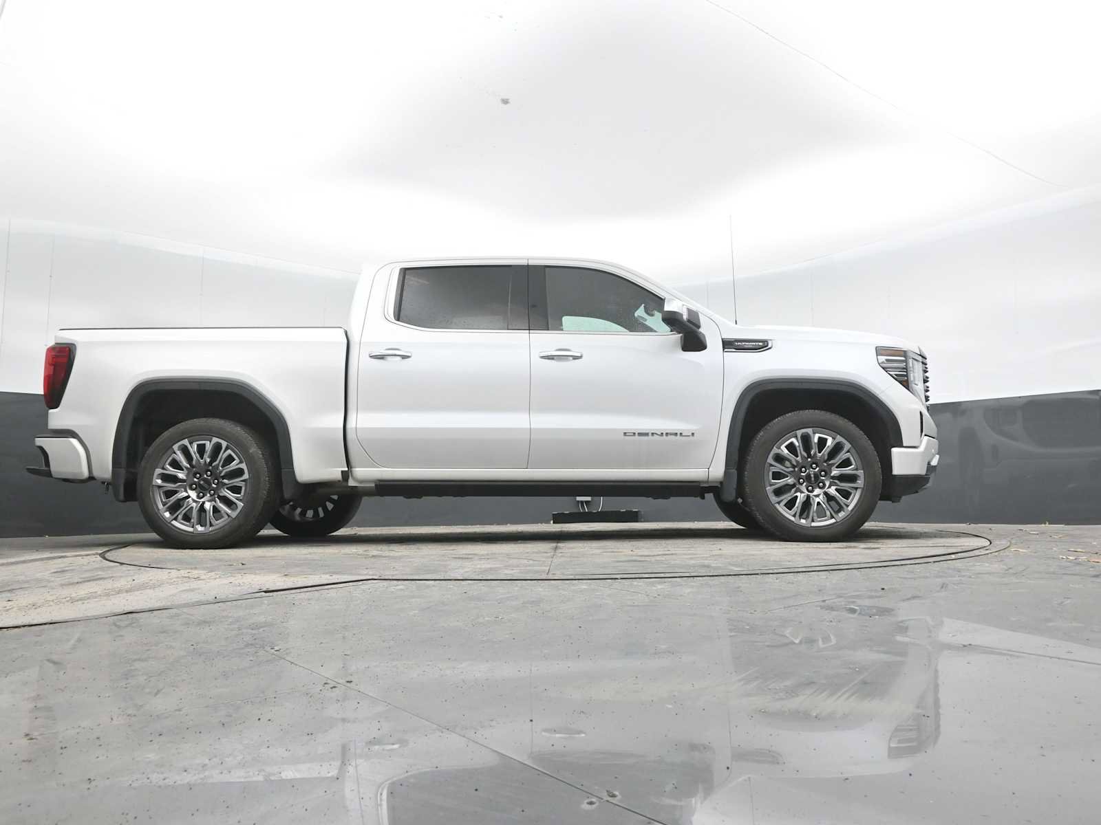 Used 2025 GMC Sierra 1500 Denali Ultimate AWD/4WD image 30