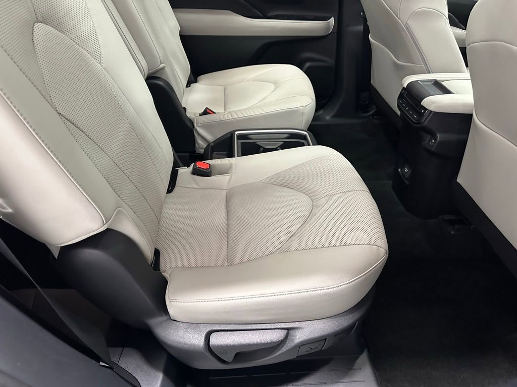 Used 2025 Toyota Grand Highlander AWD image 57