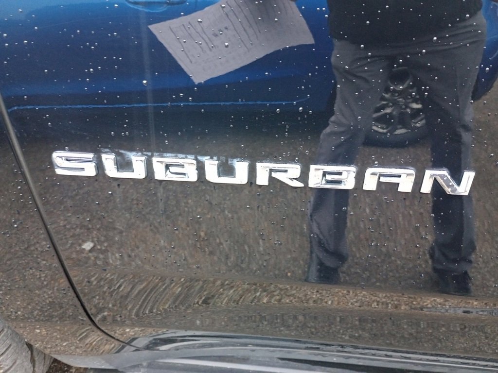 Used 2024 Chevrolet Suburban Premier image 9