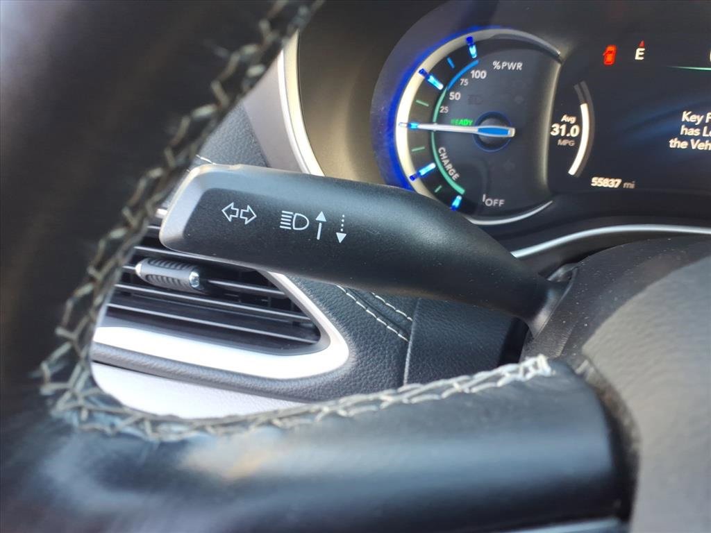 Used 2021 Chrysler Pacifica Touring-L image 18