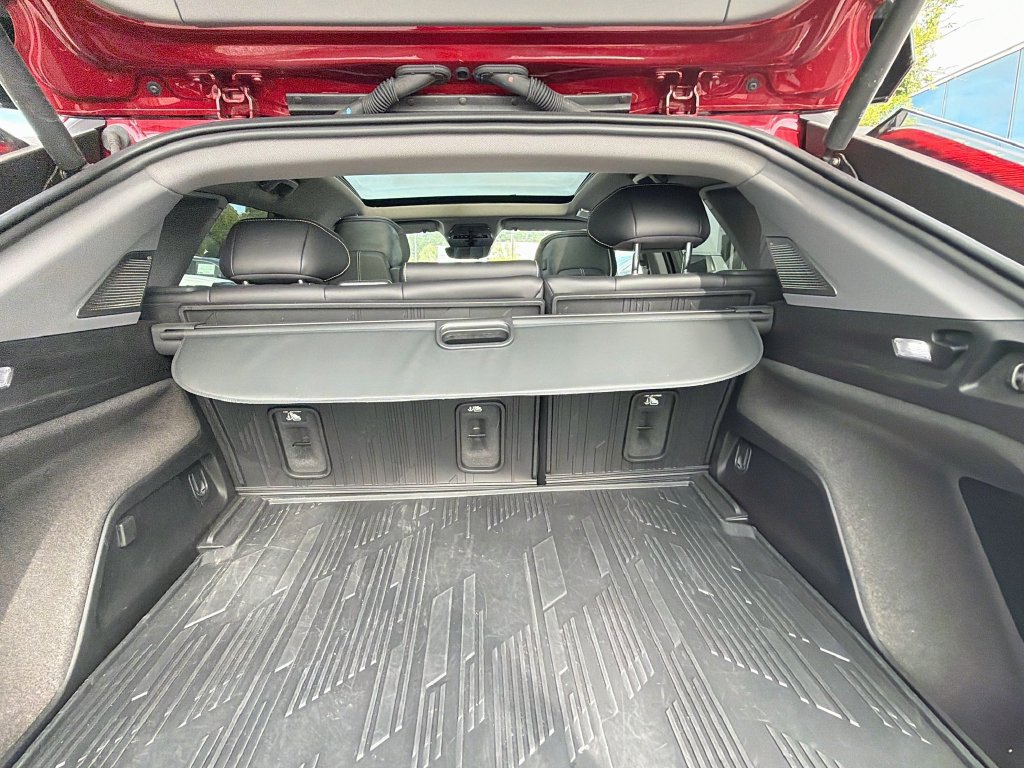Certified 2025 Cadillac Optiq Sport 2 w/ LPO, Floor Liner Package AWD/4WD image 29