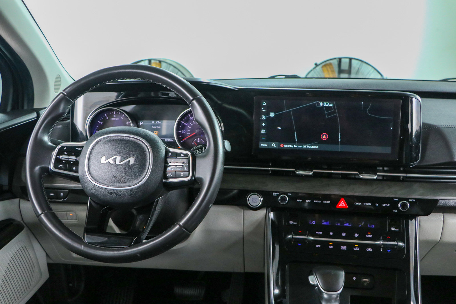 Used 2024 Kia Carnival EX FWD image 17