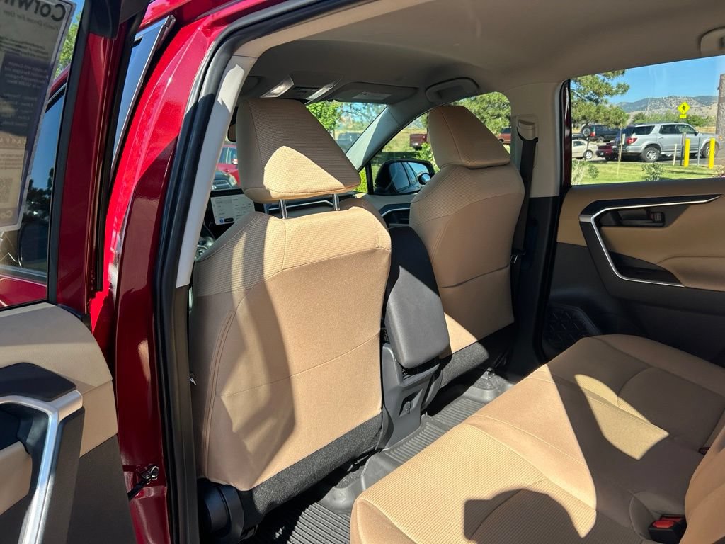 Used 2025 Toyota RAV4 LE AWD/4WD image 20