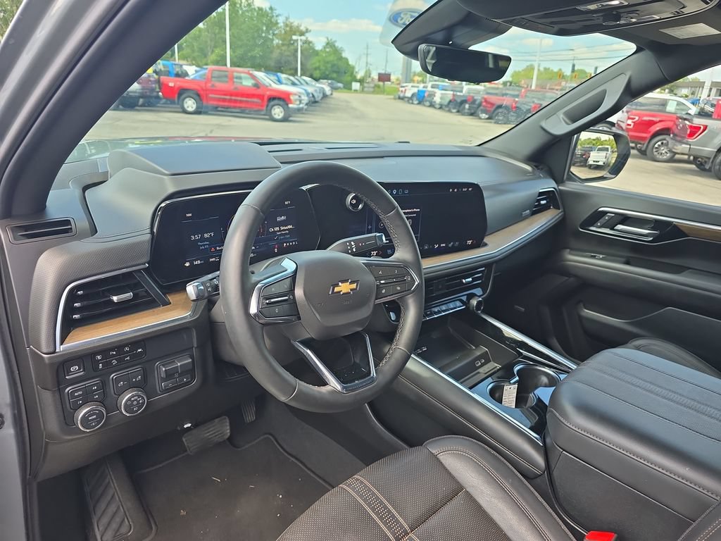 Used 2025 Chevrolet Tahoe High Country AWD/4WD image 32